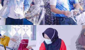 Managemen RSUD Sekayu membagikan masker kepada warga, Jumat (28/8/2026). Foto: Kominfo Muba.