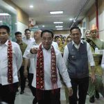 Walikota Palembang, Ratu Dewa mendampingi Wakil Menteri Kesehatan RI Benjamin Paulus Octavianus bersama Wakil Menteri Dalam Negeri Akhmad Wiyagus melakukan peninjauan langsung ke RSUD Palembang BARI, Senin (24/8/2026). Foto: Kominfo Palembang.