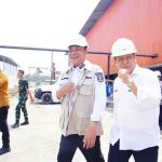 Bupati Muba, HM Toha mendampingi Menteri Koperasi RI Dr Ferry Juliantono SE Ak MSi saat meresmikan pabrik kelapa sawit (PKS) KUD Sejahtera di Desa Beruge, Kecamatan Babat Toman, Rabu (12/8/2026). Foto: Kominfo Muba.