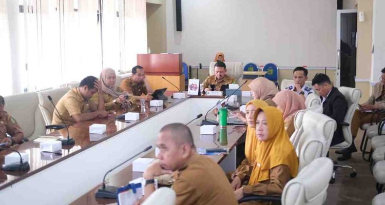Rapat Koordinasi (Rakor) Pengendalian Inflasi Daerah 2026 yang dirangkaikan dengan sosialisasi dan penandatanganan Surat Edaran Bersama (SEB) sinkronisasi layanan pertanahan dan perpajakan, Senin (10/8/2026). Foto: Kominfo Muba.