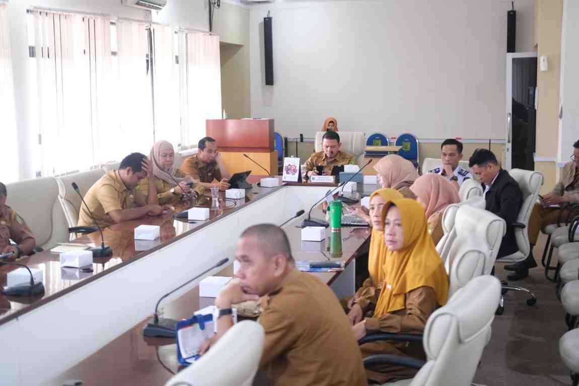 Rapat Koordinasi (Rakor) Pengendalian Inflasi Daerah 2026 yang dirangkaikan dengan sosialisasi dan penandatanganan Surat Edaran Bersama (SEB) sinkronisasi layanan pertanahan dan perpajakan, Senin (10/8/2026). Foto: Kominfo Muba.