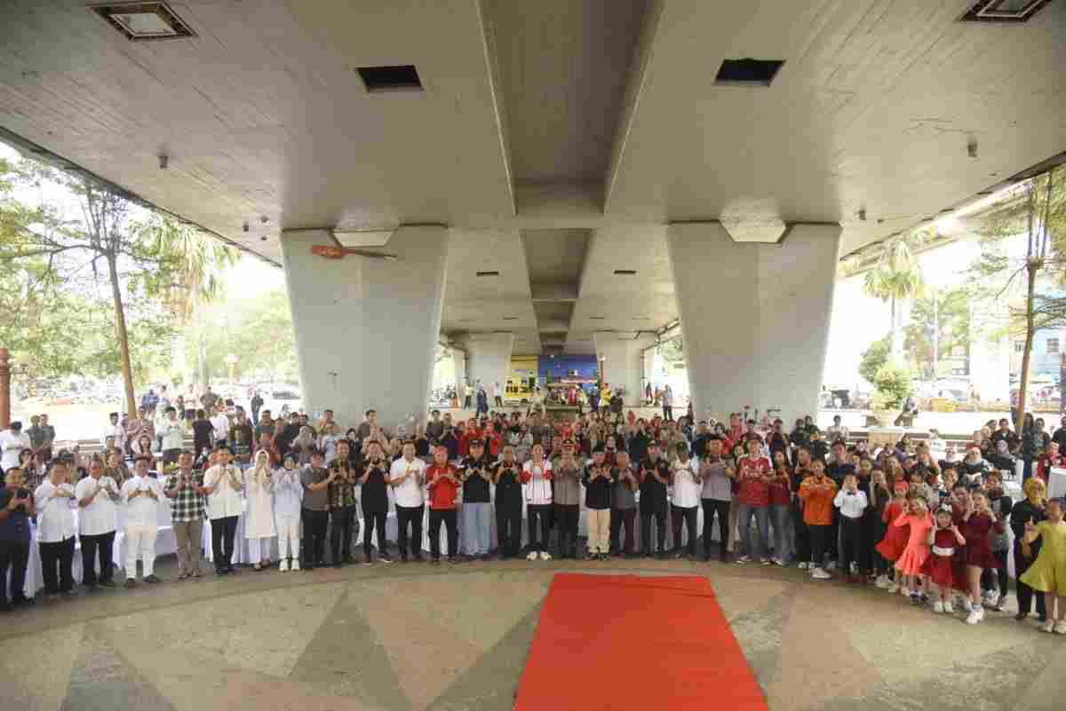 Wali Kota Palembang Ratu Dewa secara resmi membuka Gebyar Indonesia Merdeka ke-81 Tahun 2026 di kawasan bawah Jembatan Ampera, Pasar 16 Ilir, Kota Palembang, Sabtu (29/8/2026). Foto: Kominfo Palembang.