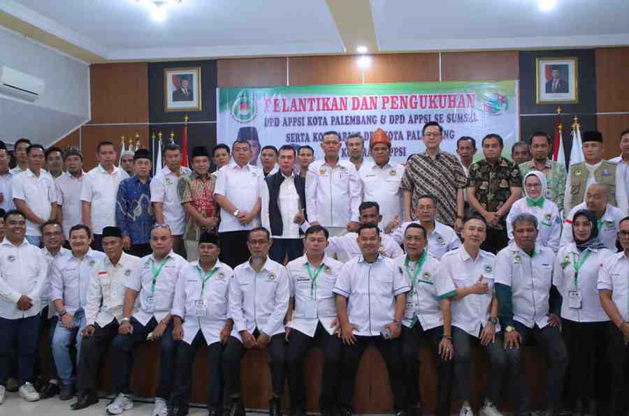 Staf Ahli Walikota Palembang Bidang Keuangan dan Pembangunan, Edison bersama para pengurus Dewan Pengurus Daerah Asosiasi Pedagang Pasar Seluruh Indonesia (DPD APPSI) Kota Palembang masa bakti 2026–2030. Foto: Kominfo Palembang.