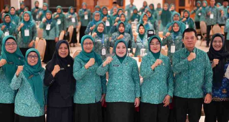 Ketua Tim Ahli PKK Sumsel, Lidyawati saat membuka Pelatihan Peningkatan Kapasitas Kader PKK Pokja II Kabupaten/Kota se-Sumatera Selatan melalui Program Gelari Pelangi Tahun 2026. Foto: Humas Pemprov Sumsel.