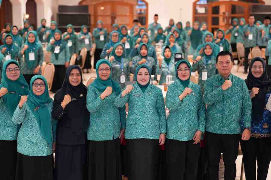 Ketua Tim Ahli PKK Sumsel, Lidyawati saat membuka Pelatihan Peningkatan Kapasitas Kader PKK Pokja II Kabupaten/Kota se-Sumatera Selatan melalui Program Gelari Pelangi Tahun 2026. Foto: Humas Pemprov Sumsel.