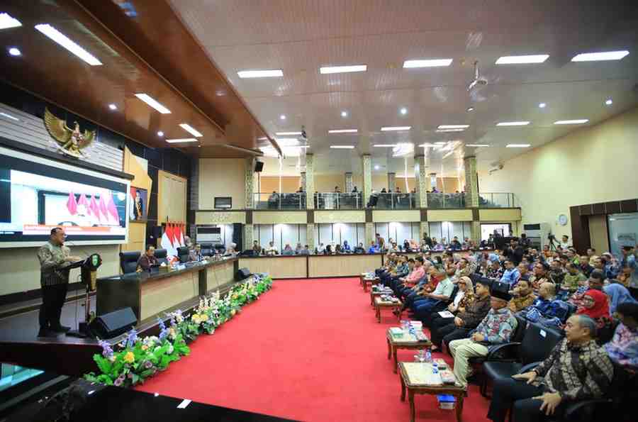 Gubernur Sumatera Selatan Dr. H. Herman Deru melalui Sekretaris Daerah (Sekda) Sumsel Dr. Drs. H. Edward Candra, MH membuka Rapat Koordinasi Pengelolaan Keuangan Daerah Provinsi Sumatera Selatan di Auditorium Bina Praja, Jumat (21/8/2026). Foto: Humas Pemprov Sumsel.