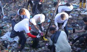 Sejumlah komunitas melakukan kegiatan bersih-bersih sungai di Kota Palembang, Jumat (21/8/2026). Foto; Kominfo Palembang.