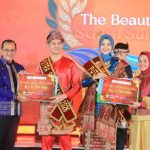 Sekretaris Daerah Provinsi Sumatera Selatan, Dr. Drs. H. Edward Candra, MH menghadiri malam Grand Final Putera Puteri Sriwijaya 2026 yang digelar di Hotel Aryaduta Palembang, Jumat (31/7/2026). Foto: Humas Pemprov Sumsel.