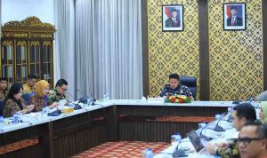 Gubernur Sumatera Selatan (Sumsel) Dr. H. Herman Deru saat paparan Program 100.000 Sultan Muda sebagai andalan dalam asesmen virtual Tim Percepatan Akses Keuangan Daerah (TPKAD) Award 2026 yang digelar dari Griya Agung,  Palembang, Jumat (31/7/2026). Foto: Humas Pemprov Sumsel.
