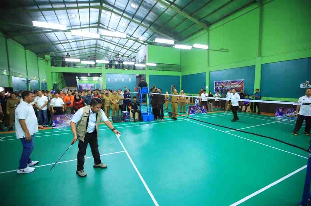 Gubernur Sumsel, Herman Deru saat membuka secara resmi Gubernur Sumsel Cup Bulutangkis 2026 di Kebon Gede, Selasa (4/8/2026) pagi. foto: Humas Pemprov Sumsel.