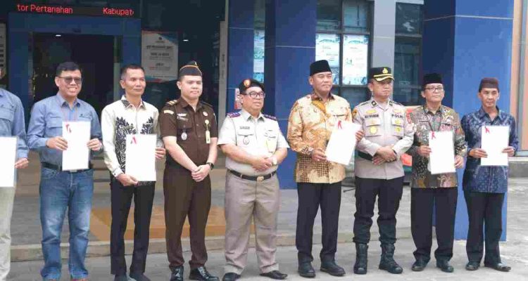 Kantor Pertanahan Kabupaten Musi Banyuasin (Kantah BPN Muba) menggelar Upacara Peringatan Hari Agraria dan Tata Ruang (HANTRA) Tahun 2026 yang berlangsung khidmat di lapangan upacara Kantor Pertanahan Muba, Kamis (24/09/2026). Foto: Kominfo Muba.