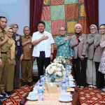Gubernur Sumatera Selatan (Sumsel) Dr. H. Herman Deru menerima Pengurus Ikatan Dokter Anak Indonesia (IDAI) Cabang Sumatera Selatan di Griya Agung, Selasa (29/9/2026). Foto: Humas Pemprov Sumsel.