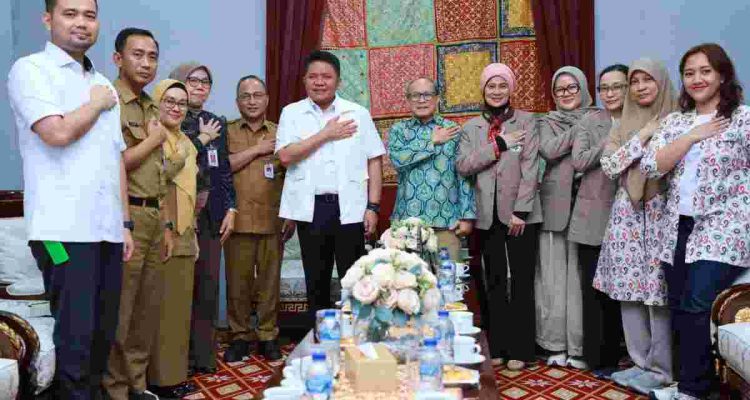Gubernur Sumatera Selatan (Sumsel) Dr. H. Herman Deru menerima Pengurus Ikatan Dokter Anak Indonesia (IDAI) Cabang Sumatera Selatan di Griya Agung, Selasa (29/9/2026). Foto: Humas Pemprov Sumsel.