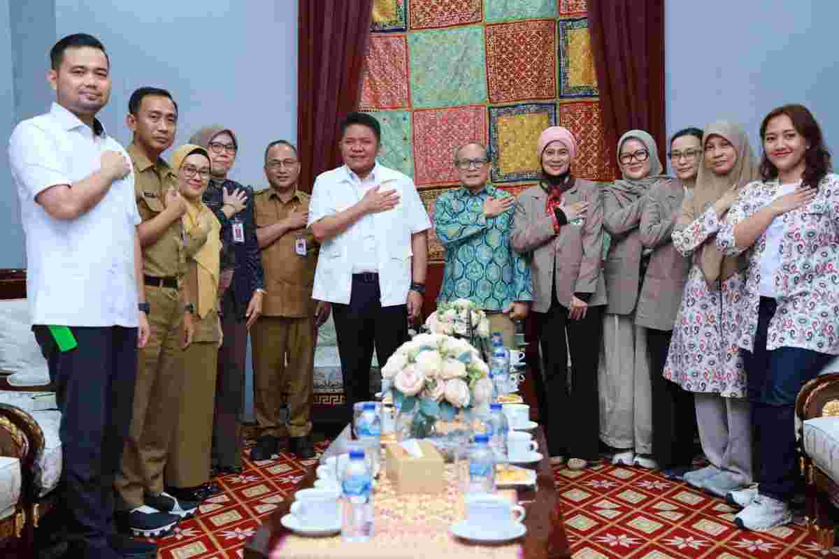 Gubernur Sumatera Selatan (Sumsel) Dr. H. Herman Deru menerima Pengurus Ikatan Dokter Anak Indonesia (IDAI) Cabang Sumatera Selatan di Griya Agung, Selasa (29/9/2026). Foto: Humas Pemprov Sumsel.
