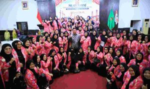 IWSS-40kb Gubernur Sumatera Selatan Dr. H. Herman Deru menghadiri acara silaturahmi sekaligus pelantikan pengurus Ikatan Wanita Sulawesi Selatan (IWSS) Sumsel periode 2026–2031 di Palembang, Rabu (9/9/2026). Foto: Humas Pemprov Sumsel.