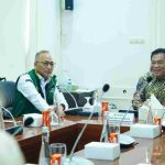 Bupati Muba HM Toha Tohet, SH menerima audiensi jajaran Pengurus IKA-Muba di ruang rapat Kantor Perwakilan Muba di Palembang, Kamis (17/9/2026). Foto: Kominfo Muba.