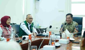 Bupati Muba HM Toha Tohet, SH menerima audiensi jajaran Pengurus IKA-Muba di ruang rapat Kantor Perwakilan Muba di Palembang, Kamis (17/9/2026). Foto: Kominfo Muba.