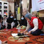 Dalam rangka memperingati Hari Ulang Tahun (HUT) ke-81 Palang Merah Indonesia (PMI), Ketua PMI Kota Palembang, Hj Dewi Sastrani melakukan kunjungan ke Panti Asuhan Yunda Rizki yang berlokasi di Jalan Gubernur HA Bastari, Lorong Melati, 15 Ulu, Kecamatan Jakabaring, Palembang, Jumat (18/9/2026). Foto: Kominfo Palembang.