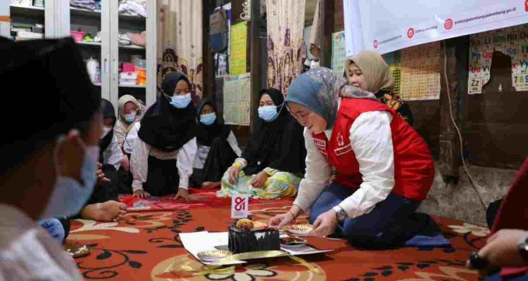 Dalam rangka memperingati Hari Ulang Tahun (HUT) ke-81 Palang Merah Indonesia (PMI), Ketua PMI Kota Palembang, Hj Dewi Sastrani melakukan kunjungan ke Panti Asuhan Yunda Rizki yang berlokasi di Jalan Gubernur HA Bastari, Lorong Melati, 15 Ulu, Kecamatan Jakabaring, Palembang, Jumat (18/9/2026). Foto: Kominfo Palembang.