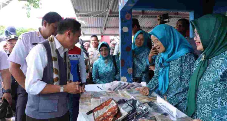 Wali Kota Palembang Ratu Dewa saat melaunching Ruang Bersama Indonesia di Kelurahan Plaju, Rabu (30/9/2026). Foto: Kominfo Palembang.