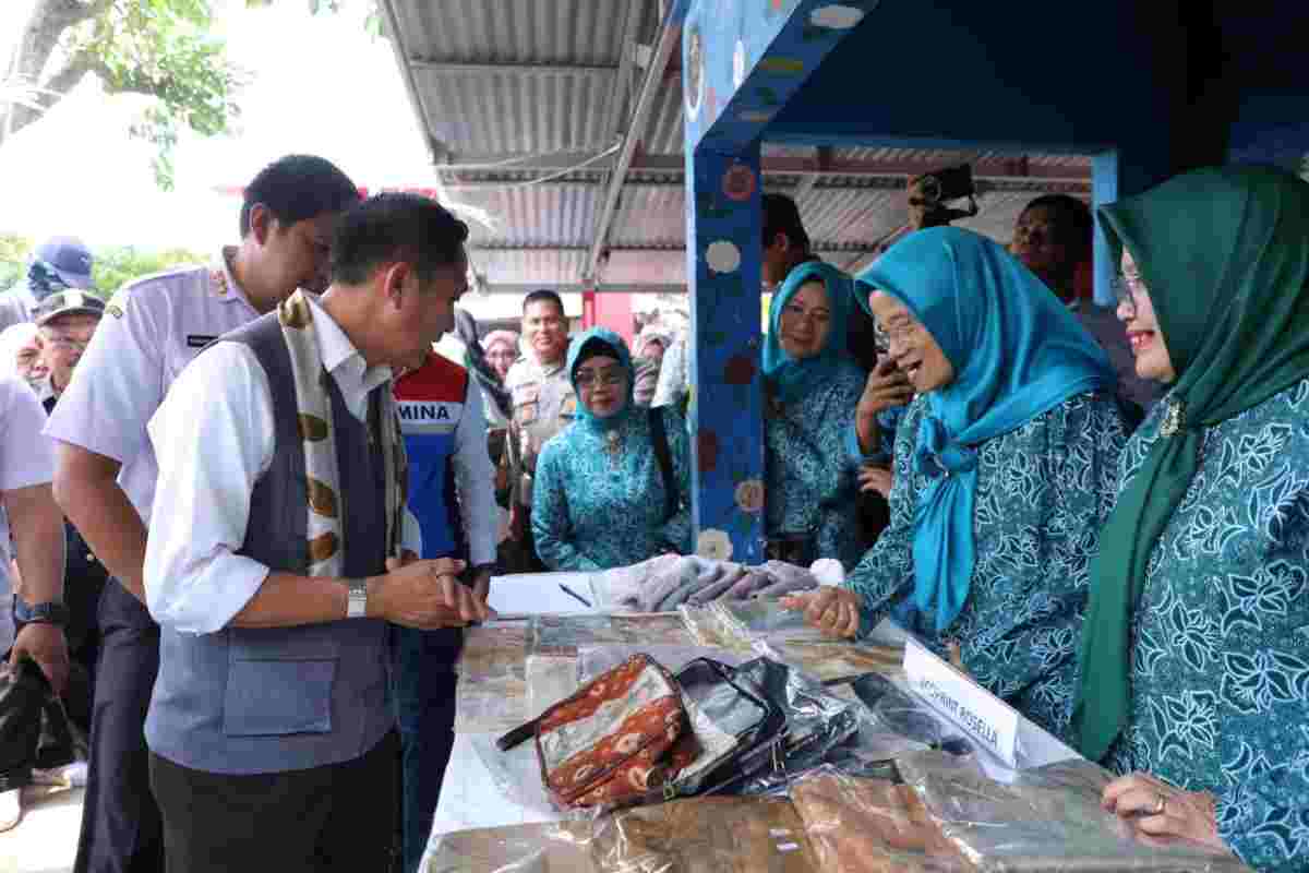 Wali Kota Palembang Ratu Dewa saat melaunching Ruang Bersama Indonesia di Kelurahan Plaju, Rabu (30/9/2026). Foto: Kominfo Palembang.