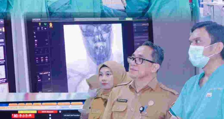 RSUD Sekayu kini mencatat sejarah sebagai pelopor layanan neurointervensi di Sumatera Bagian Selatan (Sumbagsel), dengan sukses menggelar Proctoring Tindakan Coiling untuk penanganan stroke, Senin (21/9/2026). Foto: Kominfo Muba.