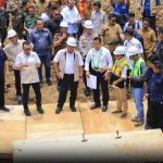 Gubernur Sumsel, Herman Deru saat melakukan groundbreaking pembangunan jembatan Seleman Ulu di Desa Seleman Ulu, Kecamatan Muara Pinang, Kabupaten Empat Lawang, Selasa (22/9/2026). Foto: Humas Pemprov Sumsel.