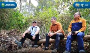 Gubernur Sumatera Selatan (Sumsel), H. Herman Deru usai melakukan Ground Breaking Hauling Road Project PT Abadi Ogan Cemerlang di Desa Keban Agung, Kecamatan Semidang Aji, Kabupaten Ogan Komering Ulu (OKU), Selasa (15/9/2026). Foto: Humas Pemprov Sumsel.