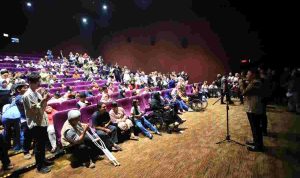 deru-40kb (5) Herman Deru didaulat sebagai Ayah Anak Istimewa Indonesia usai menghadiri kegiatan pemutaran khusus atau Advance Ticket Sale (nonton lebih dahulu) film Istimewa di Palembang Indah Mall (PIM) XXI, Sabtu (12/9/2026) sore. Foto: Humas Pemprov Sumsel.