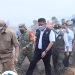 Gubernur Sumsel Dr. H. Herman Deru mendampingi Menteri Koordinator Bidang Politik dan Keamanan (Menko Polkam) Republik Indonesia (RI) Jendral TNI (Purn) Djamari Chaniago, Kepala Badan Penanggulangan Bencana Nasional (BNPB) Letjen TNI Suharyanto, dan Menteri Kehutanan RI Raja Juli Antoni meninjau langsung Posko Satgas Karhutla Kecamatan Kertapati,  Jumat (18/9/2026) pagi. Foto: Humas Pemprov Sumsel.