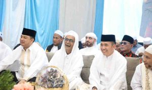 dewa-40kb (1) Wali Kota Palembang Ratu Dewa bersama masyarakat Kelurahan Lebong Gajah, Kecamatan Sematang Borang, serta sejumlah organisasi masyarakat (ormas) menghadiri peringatan Maulid Nabi Muhammad Shalallahu Alaihi Wasallam 1488 H, di Jalan Musi Raya, Selasa malam (8/9/2026). Foto: Kominfo Palembang.