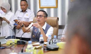 Walikota Palembang, Ratu Dewa saat memimpin rapat masalah antisipasi banjir, Rabu (16/9/2026). Foto: Kominfo Palembang.