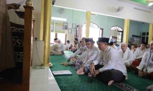 Walikota Palembang, Ratu Dewa saat menghadiri kegiatan safari Jumat Pemerintah Kota Palembang di Masjid Al-Mu’min, Talang Kelapa, Kecamatan Alang-Alang Lebar, Jumat (18/9/2026). Foto: Kominfo Palembang.