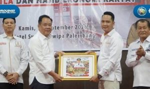 gambut-40kb Wakil Gubernur Sumatera Selatan, Cik Ujang saat menghadiri Diskusi Publik bertajuk "Kabut Asap dan Nasib Ekonomi Rakyat" yang digelar di Hotel Swarna Dwipa, Palembang, Kamis (17/9/2026). Foto: Humas Pemprov Sumsel.