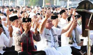 Gubernur Sumsel, Herman Deru dan jajaran Pemprov Sumsel, Kamis (3/9/2026) melaksanakan Salat Istisqa di halaman Pemprov Sumsel. Foto: Humas Pemprov Sumsel.