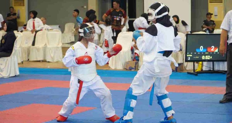 Atlet karate yang bertanding di National Open Championship Karate Piala Wakil Gubernur Sumsel di GOR Ranau, Jakabaring Sport Center, Minggu (20/9/2026). Foto: Humas Pemprov Sumsel.
