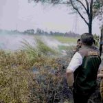 Walikota Palembang, Ratu Dewa bersama Gubernur Sumsel Herman Deru meninjau langsung kebakaran lahan di kawasan Kertapati, Senin (7/9/2026). Foto: Kominfo Palembang.