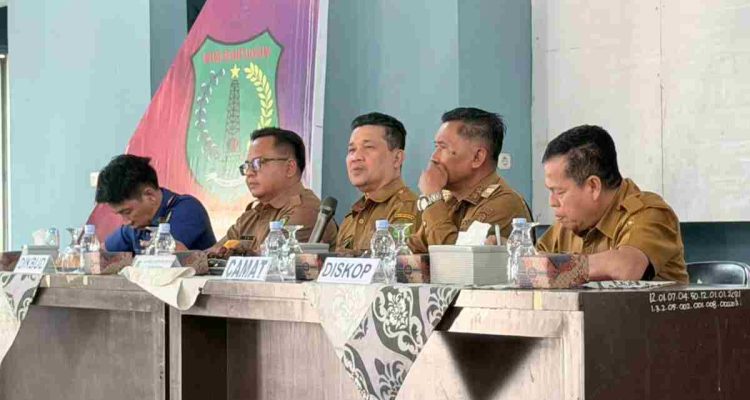 Sekda Muba Drs Syafaruddin, MSi saat melakukan kunjungan kerja ke Kecamatan Tungkal Jaya, yang dipusatkan di Kantor Camat Tungkal Jaya, Selasa (8/9/2026). Foto: Kominfo Muba.