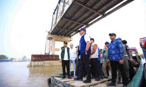 lalan-40kb Gubernur Sumsel, Herman Deru saat meninjau Jembatan p6 Lalan, Musi Banyuasin, Minggu (7/9/2026). Foto: Humas Pemprov Sumsel.