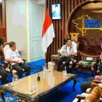 Gubernur Sumsel, Herman Deru saat menerima audiensi Ketua Umum Asosiasi Lari Trail Indonesia (ALTI) Sumsel, Aldo, didampingi Sekretaris Umum ALTI Sumsel, Yanuar, di rang tamu Gubernur Sumsel, Rabu (2/9/2026). Foto: Humas Pemprov Sumsel.