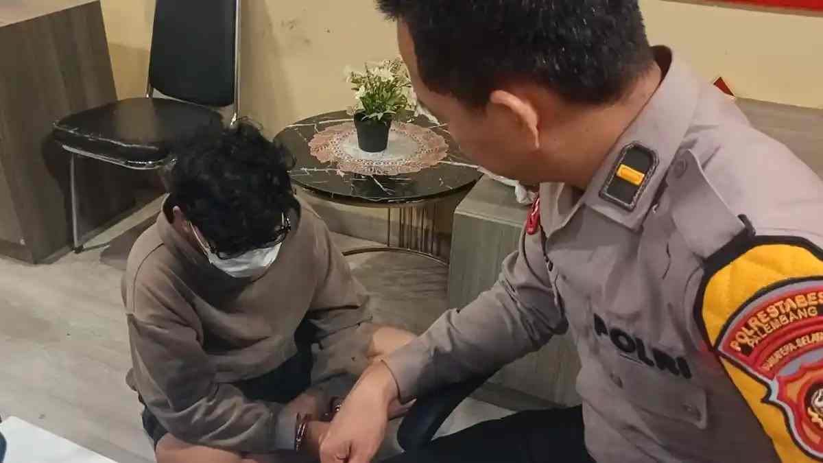 Pelaku IN, yang diamankan di Polsek Sukarame. Foto: Dok Polisi.