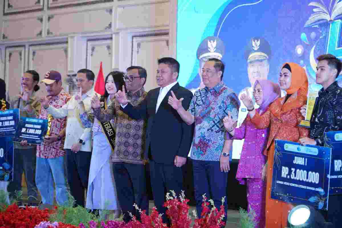 Pembukaan Festival Literasi Sumsel Tahun 2026 oleh Gubernur Sumsel Herman Deru, didampingi Wakil Gubernur Sumsel H. Cik Ujang, di Ballroom The Sultan Convention Center, Sabtu (5/9) pagi. Foto: Humas Pemprov Sumsel.