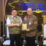 Gubernur Sumatera Selatan Dr. H. Herman Deru menerima audiensi Regional CEO Bank Mandiri Region II/Sumatera 2 yang baru, Sri Dono Indarto, beserta jajaran di ruang tamu Gubernur Sumatera Selatan, Senin (28/9/2026). Foto: Humas Pemprov Sumsel.