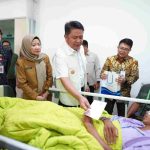Gubernur Sumatera Selatan Dr. H. Herman Deru meluncurkan program Pelita Sumsel, yakni program screening pencegahan kebutaan yang dirangkaikan dengan operasi penyakit mata gratis bagi masyarakat di RS Mata, Palembang. Foto: Humas Pemprov Sumsel.