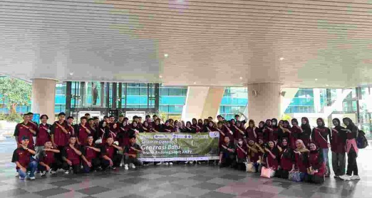 76 Generasi Muda Sumsel resmi diberangkatkan menuju Yogyakarta untuk menempuh pendidikan vokasi Ahli Sawit melalui program Beasiswa Penuh SDMP-BPDP (Sumber Daya Manusia Perkebunan Kelapa Sawit - Badan Pengelola Dana Perkebunan Kelapa Sawit) Tahun 2026. Foto: Kominfo Muba.