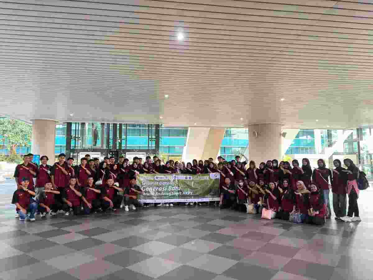 76 Generasi Muda Sumsel resmi diberangkatkan menuju Yogyakarta untuk menempuh pendidikan vokasi Ahli Sawit melalui program Beasiswa Penuh SDMP-BPDP (Sumber Daya Manusia Perkebunan Kelapa Sawit - Badan Pengelola Dana Perkebunan Kelapa Sawit) Tahun 2026. Foto: Kominfo Muba.