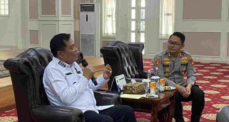 Bupati Musi Banyuasin HM Toha Tohet, SH bersama Wakil Bupati Muba Kyai Abdur Rohman Husen menerima kunjungan silaturahmi Kapolres Muba AKBP Adik Listiyono, SIK, MH beserta jajaran di Guest House Griya Bumi Serasan Sekate, Rumah Dinas Bupati Muba, Rabu (2/9/2026). Foto: Kominfo Muba.
