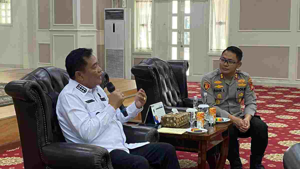 Bupati Musi Banyuasin HM Toha Tohet, SH bersama Wakil Bupati Muba Kyai Abdur Rohman Husen menerima kunjungan silaturahmi Kapolres Muba AKBP Adik Listiyono, SIK, MH beserta jajaran di Guest House Griya Bumi Serasan Sekate, Rumah Dinas Bupati Muba, Rabu (2/9/2026). Foto: Kominfo Muba.