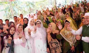 Ketua Tim Penggerak PKK Kabupaten Musi Banyuasin (Muba) Hj Patimah Toha saat menghadiri Peringatan Maulid Nabi Muhammad SAW 1448 H/2026 M, sekaligus meresmikan Rumah Zikir Pondok Pesantren (Ponpes) Nur Fikri Muslimin, Desa Peninggalan, Kecamatan Tungkal Jaya, Rabu (16/9/2026). Foto: Kominfo Muba.