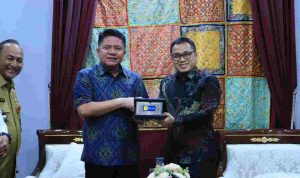 Gubernur Sumatera Selatan Dr. H. Herman Deru menerima kunjungan General Manager PT PLN (Persero) Unit Induk Penyaluran dan Pusat Pengatur Beban (UIP3B) Sumatera Elvanto Yanuar Ikhsan di Griya Agung Palembang, Selasa (8/9/2026). Foto: Humas Pemprov Sumsel.